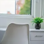 Centre & Coffeehouse Apartment