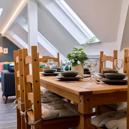 York City Centre Apartment With Riverside Walks *