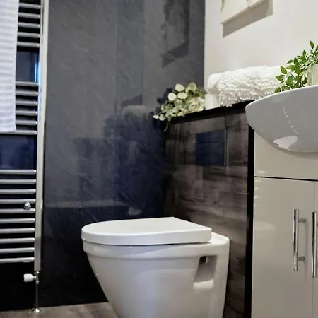 York City Centre Apartment With Riverside Walks *