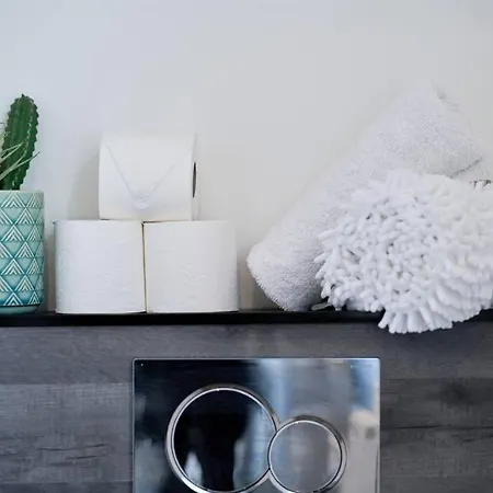 York City Centre Apartment With Riverside Walks