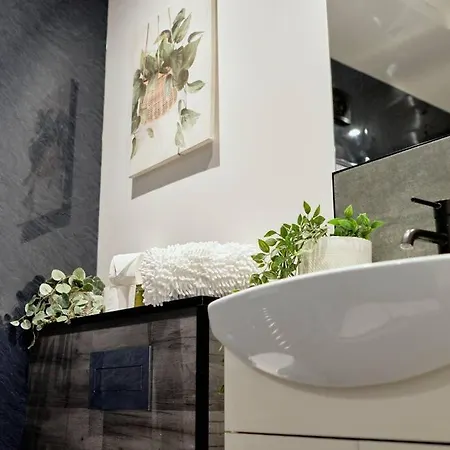 York City Centre Apartment With Riverside Walks *