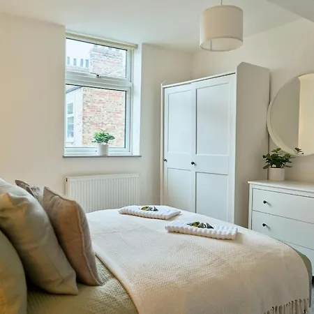 York City Centre Apartment With Riverside Walks *