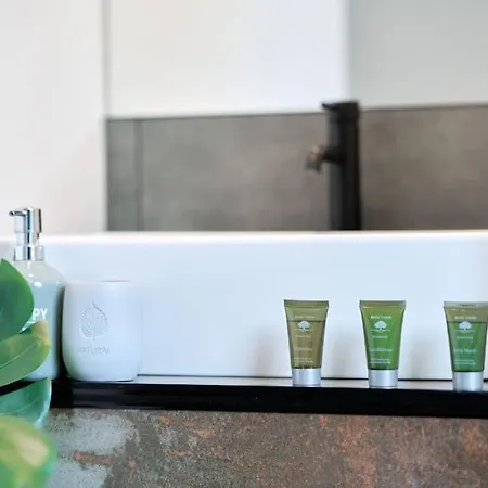 York City Centre Apartment With Riverside Walks *